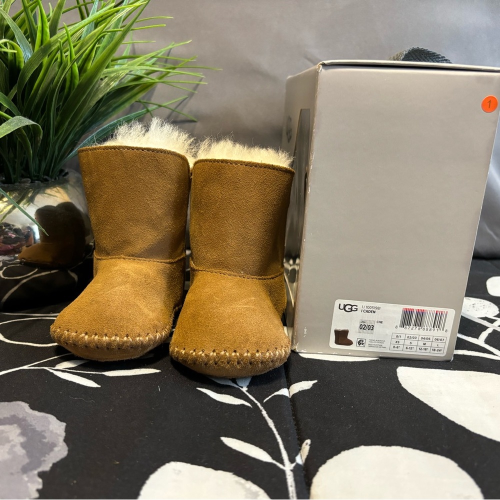 UGG Caden Booties Chestnut Brown 2/3